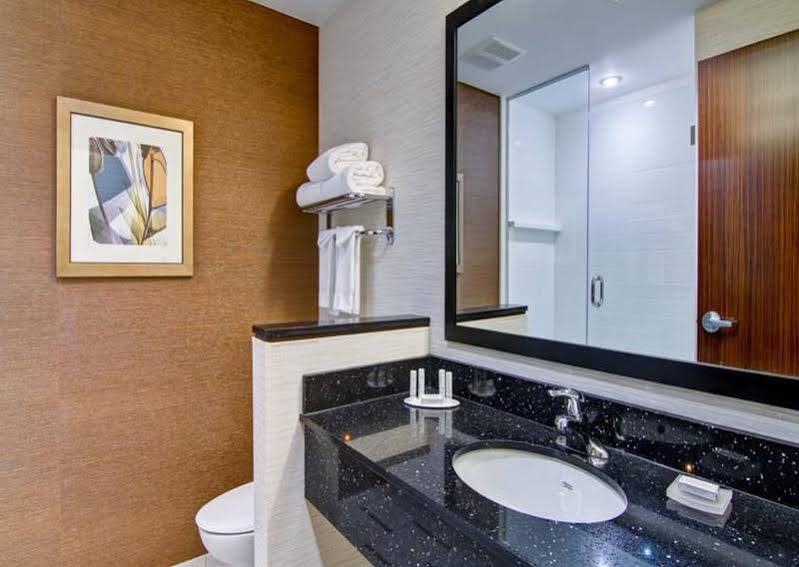 Fairfield Inn & Suites By Marriott Kamloops Exteriör bild